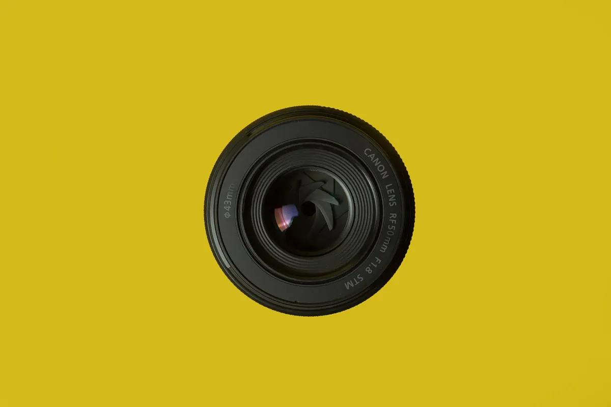 Comparison: Paparazzi Photos vs. Official Press Photos — What Each One Tells You